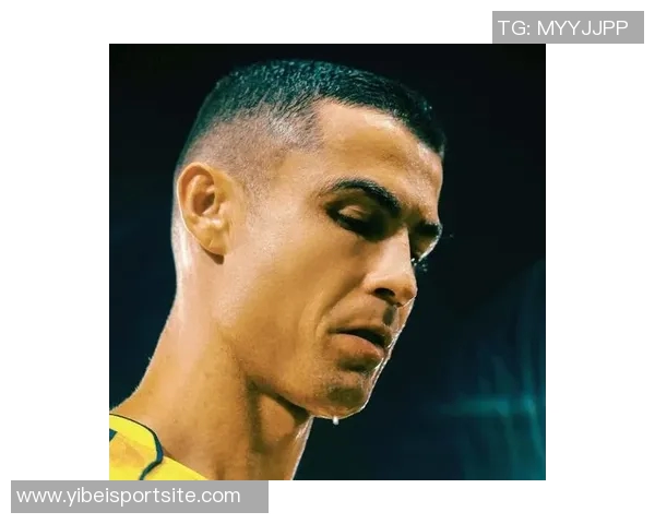 C罗社交媒体分享新造型清爽寸头引发粉丝热议 C罗社交媒体分享新造型清爽寸头引发粉丝热议